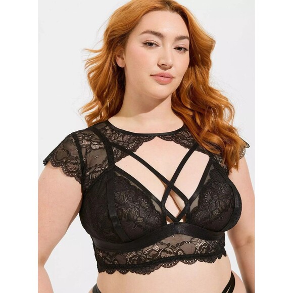 NWT Torrid Black Lace High Neck Strappy Bralette Top Size 4 26 Plus - Picture 1 of 4